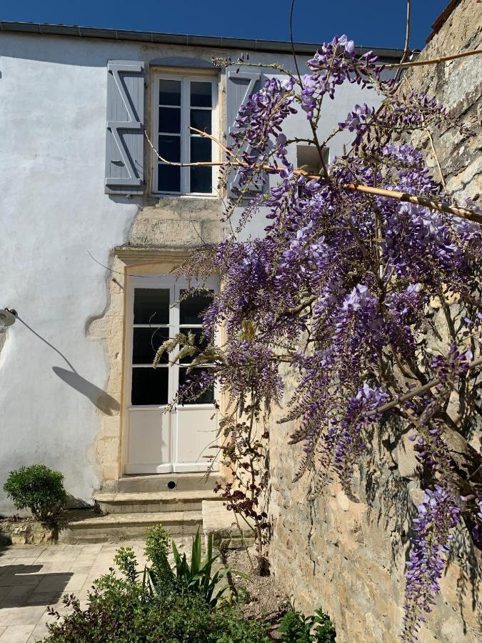 Maison De Charme Le Vieux Rivail Rivedoux-Plage Exterior foto